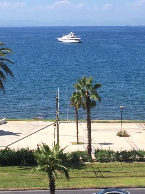 Finer Things Flisvos Beach Condo In Palaio Faliro Athens Exterior photo